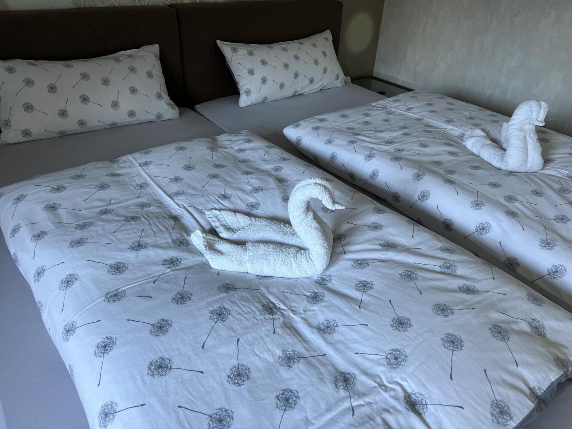 Peedy'S Luxurioese 60M² Wohnung Mit Balkonterrasse Stade Bagian luar foto